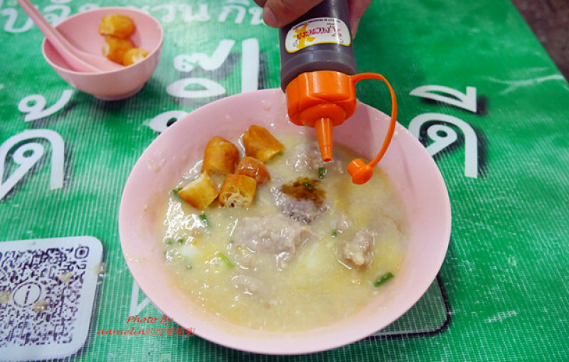 ◎【泰國(曼谷) 王子戲院豬肉粥 Jok Prince】食尚玩家也來拍！米其林必比登、CNN推薦之石龍軍路美食...十大