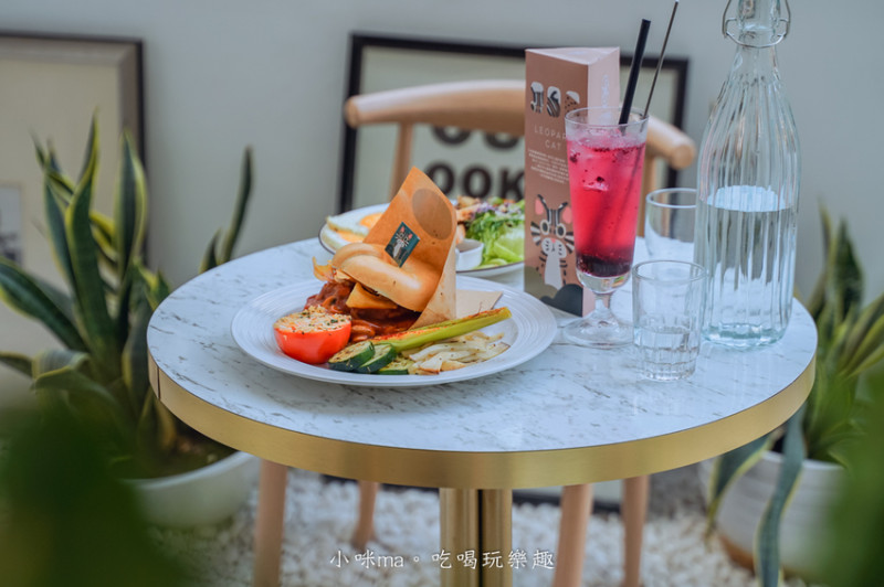 Become Brunch ▏靜巷內的純白玻璃屋讓人拍翻啦，彈性微蔬食料理 能吃到美味兼具健康，寵物友善餐廳，捷運大安站