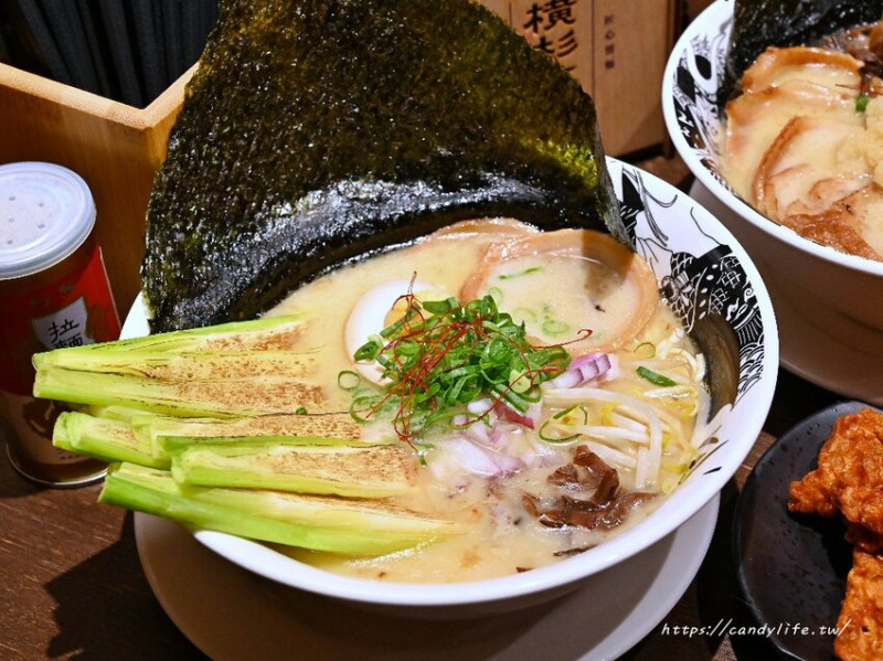 橫杉拉麵｜橫濱拉麵二代店，來自埔里人氣拉麵店，獨家豆腐麵，每碗可免費加麵一次，吃完碗底還有驚喜！