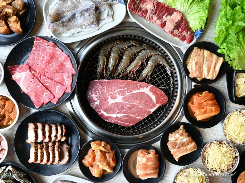 愛烤愛對囉｜台中燒肉吃到飽，最低499元起，不只燒肉，還有港式脆皮燒肉、紅油豬腳通通吃到飽～