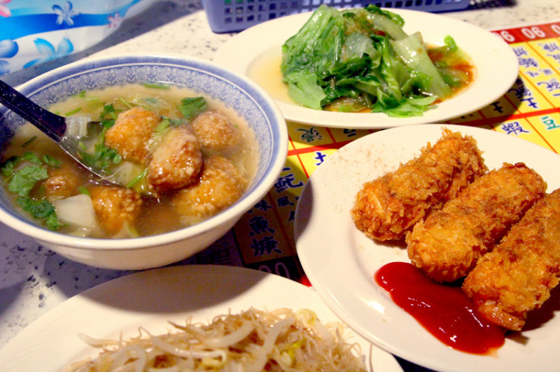 【台北市大同區。小吃】宏冠土魠魚羹 寧夏夜市 在地人推薦的晚餐宵夜 南部口味 中山捷運站 雙連捷運站