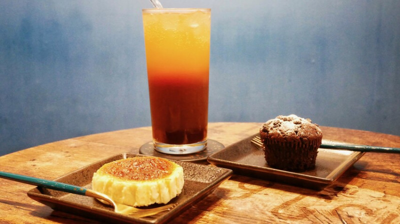 晨醉咖啡(舊址)-近中友百貨，裝潢綠意盎然還有乾燥花，提供咖啡飲品/特製調酒/手作甜點(●ˇ∀ˇ●)