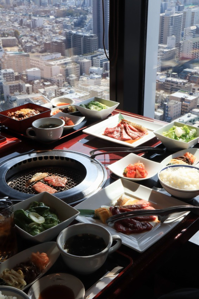 在晴空塔上的日式燒肉 享受30樓高空美景
