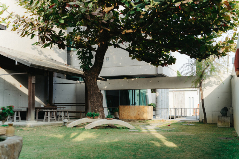 穿過一座橋，抵達溫暖的光影小屋｜台南市安平區｜毛屋．漁光島