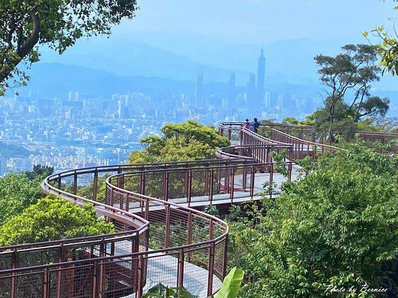 碧山露營場-天空步道~森林S型步道與101成了最美的風景 @Bernice的隨手筆記