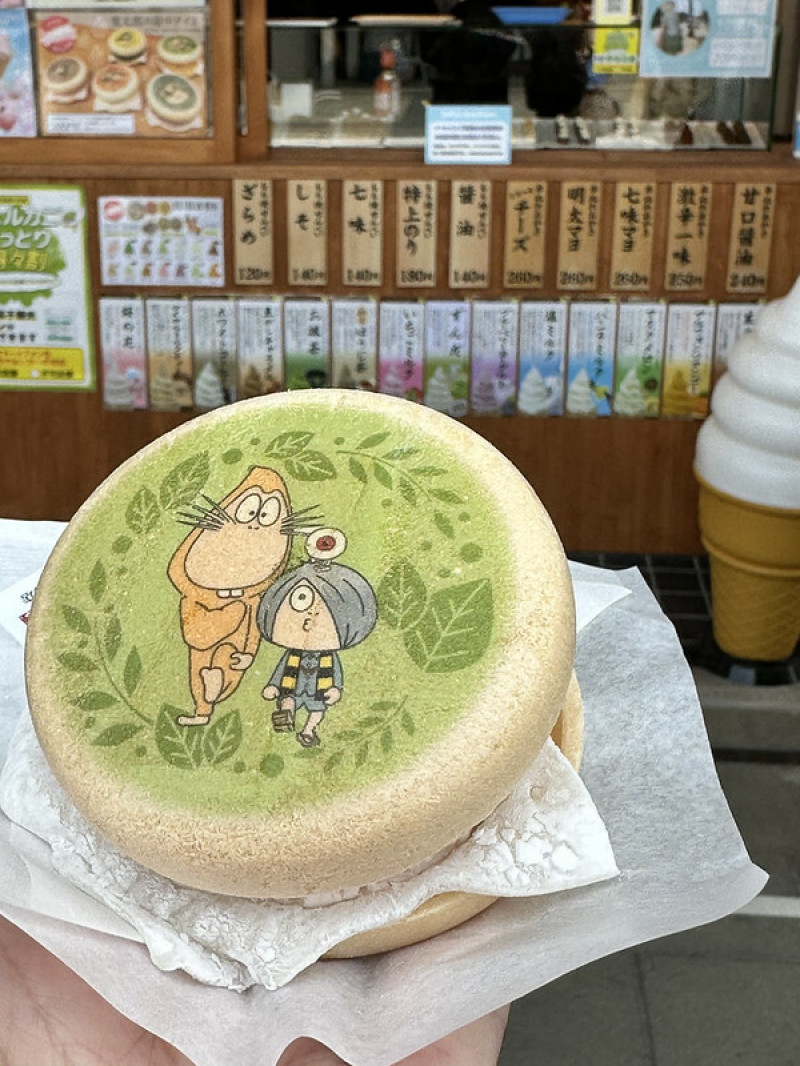 【日本，鳥取，境港】妖怪おかき処 寺子屋本舗（寺子屋本舗 境港店），春日櫻花「最中」（もなか）跟櫻花飲