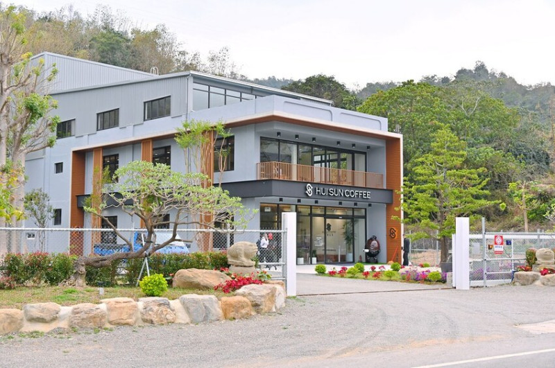 南投豪華莊園森林系咖啡館 南投親子景點 南投約會餐廳推薦_台灣惠蓀咖啡埔里品牌館