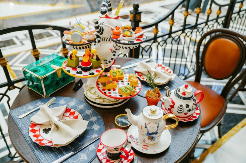 【澳門｜美食】倫敦人邱吉爾餐廳。澳門必吃下午茶，週五～日限定，猶如走進愛麗絲夢遊仙境甜點世界中，打卡