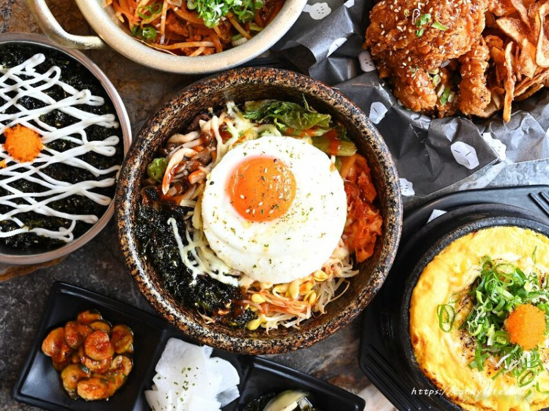 KATZ 卡司韓藝料理｜美術園道人氣美食，結合工業風設計的創意韓式料理，餐點多樣化，還有多人分享餐～