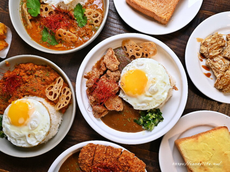 台中人氣咖哩咖哩店熬匠聯名酥脆蛋餅店SOORI EGGS，深夜開賣，還有西屯店限定咖哩口味～