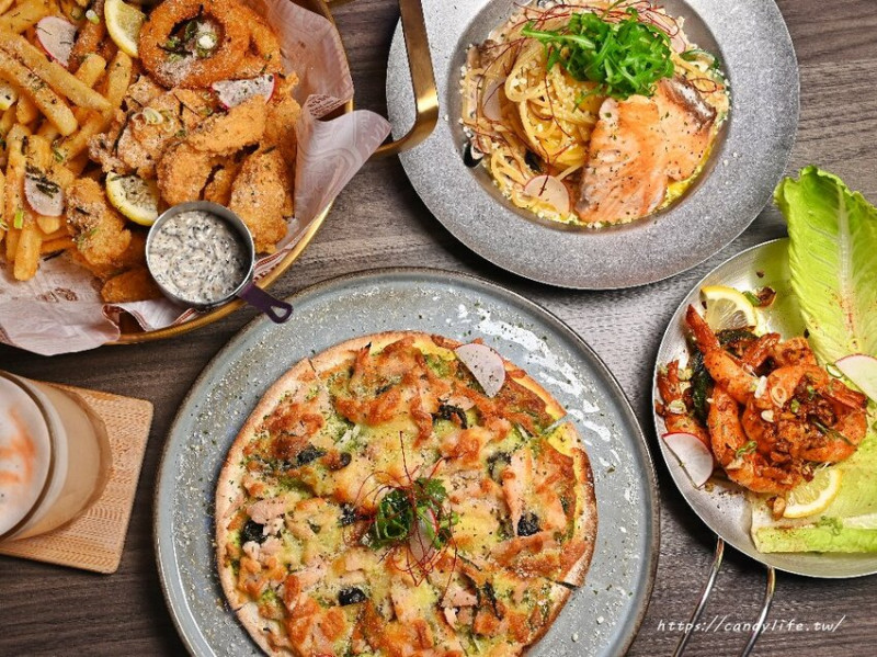 Mooney Food & Bar沐泥餐酒館｜隱身在市區裡的都市叢林，氛圍很棒的台中餐酒館