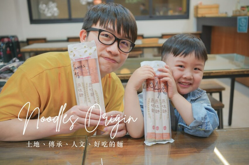 台中景點》超過80年的台中老字號製麵廠，來體驗DIY古法紙捲麵 _ 大呷麵本家