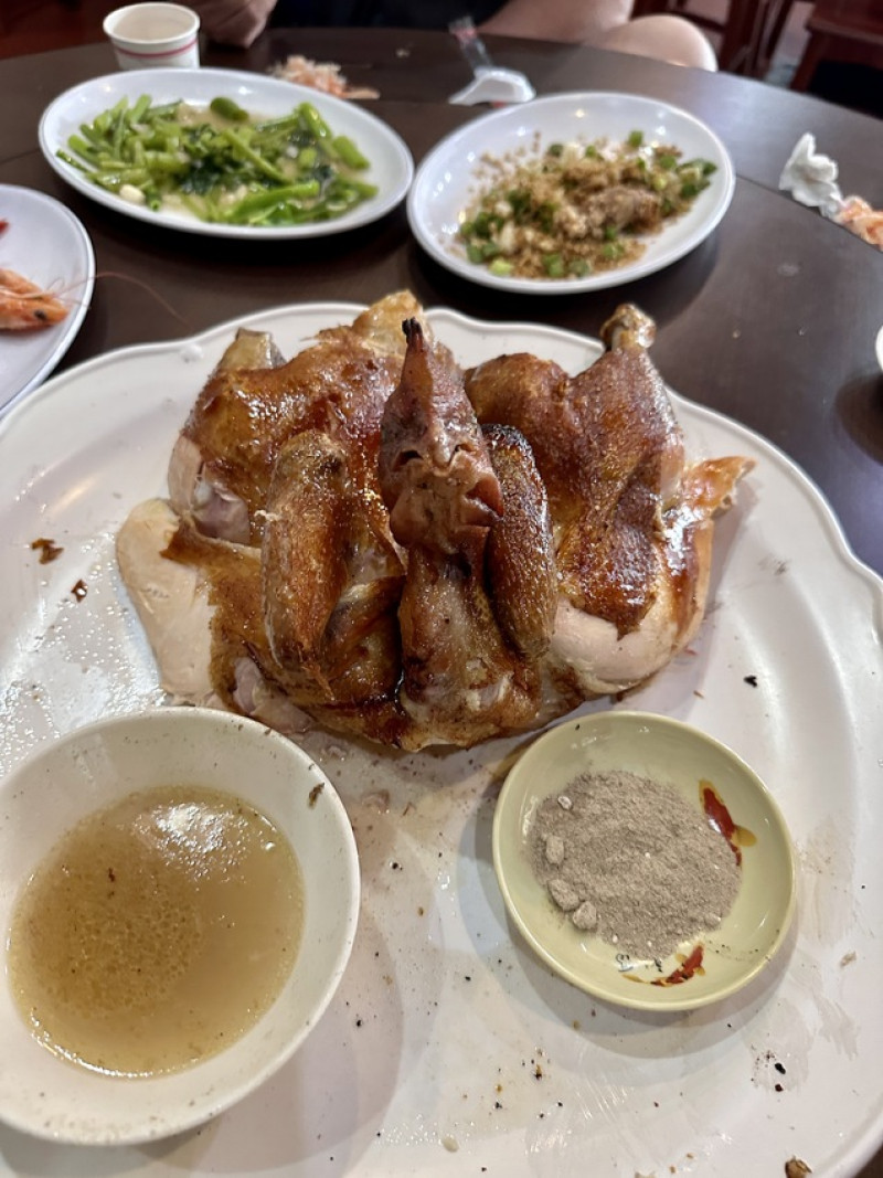 [宜蘭。礁溪] 天下第一窯烤雞︱有黃金脆皮烤雞有塩烤魚︱有菜單照︱生日慶祝︱家庭聚會︱母親節