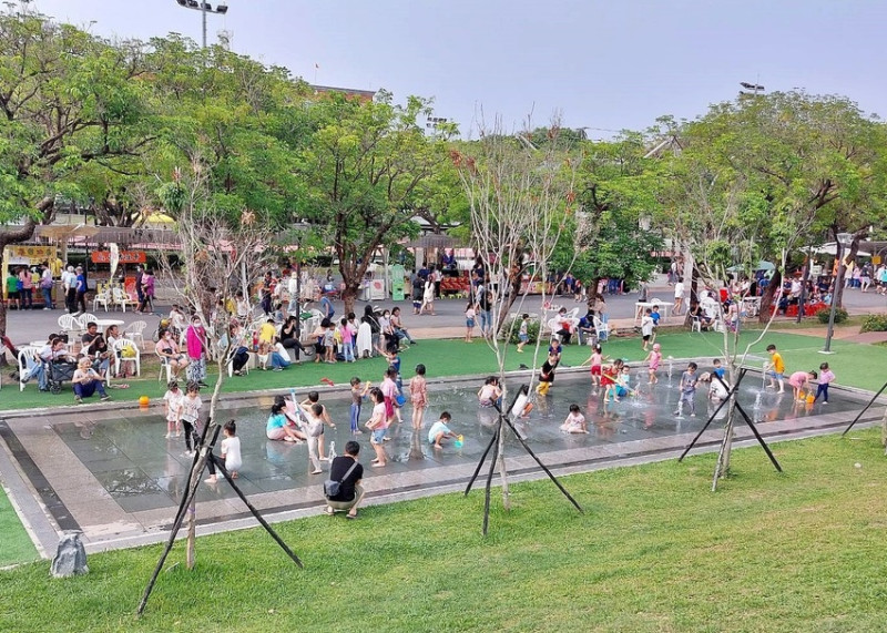 免費設施任你玩，小朋友開心玩樂的好所在，可愛造景任你拍，愛拍照的網紅網美更要來！雲林斗六【膨鼠森林公園】