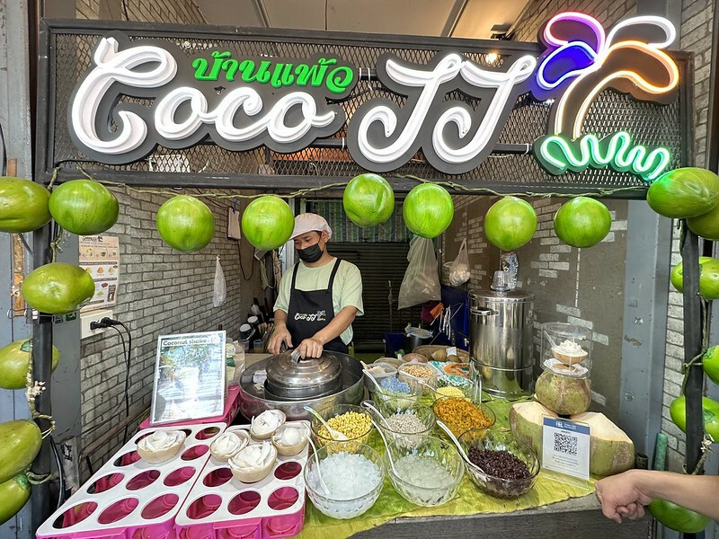 【亞洲，泰國，曼谷】恰圖恰周末市場（Chatuchak Weeken Market）的椰子冰～Coco JJ Coconut Ice cream （ไ