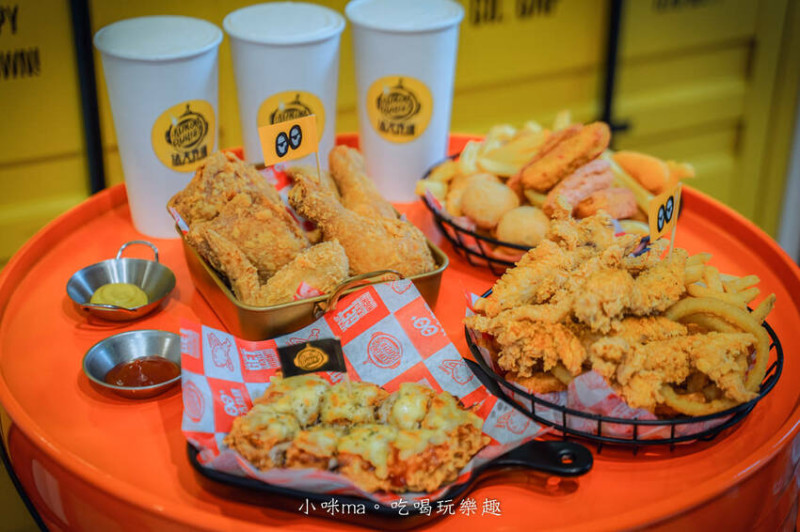 法大炸雞 板橋華江店｜台中超夯炸雞入駐板橋啦！超juicy滋味一口就難忘，多樣化的炸物點心也超強的，板橋美食/板橋宵夜推薦