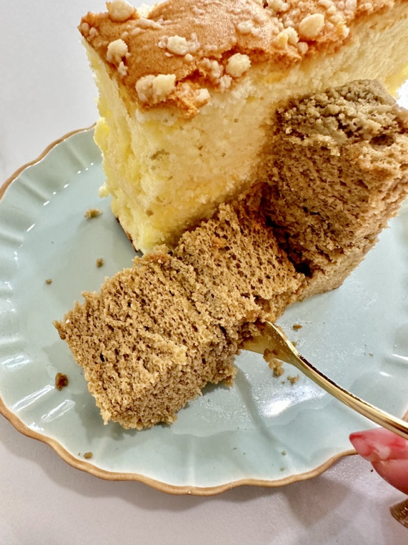 全台。蛋糕︱彌月蛋糕推薦有超多種口味的蓁古早味現烤蛋糕︱中壢伴手禮︱原味奶酥、鐵觀音奶酥︱試吃體驗