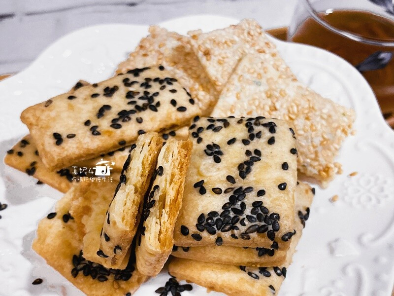 烘焙筆記│芝麻薄餅與鹹蛋黃口味方塊酥