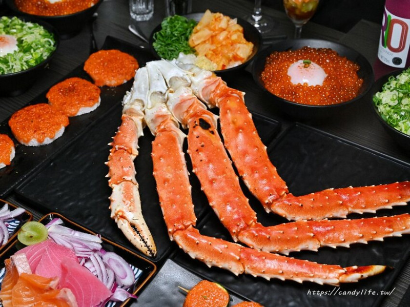 初海食堂｜台中厲害深夜食堂，純炭火直烤帝王蟹、龍蝦，生日壽星再送烤松葉蟹腳，台中碳烤海鮮推薦～