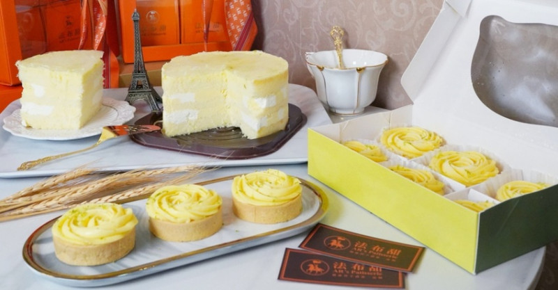 台中伴手禮推薦，必吃初戀最愛的「美肌檸檬蛋糕」！新鮮檸檬+爽口生乳，表面還有嫩Q的膠原蛋白果凍