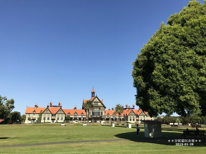 【2019紐西蘭。春遊南北島】想打滾的大草皮 vs 湖邊的地熱景像．市政公園 Government Gardens & 硫磺灣野生