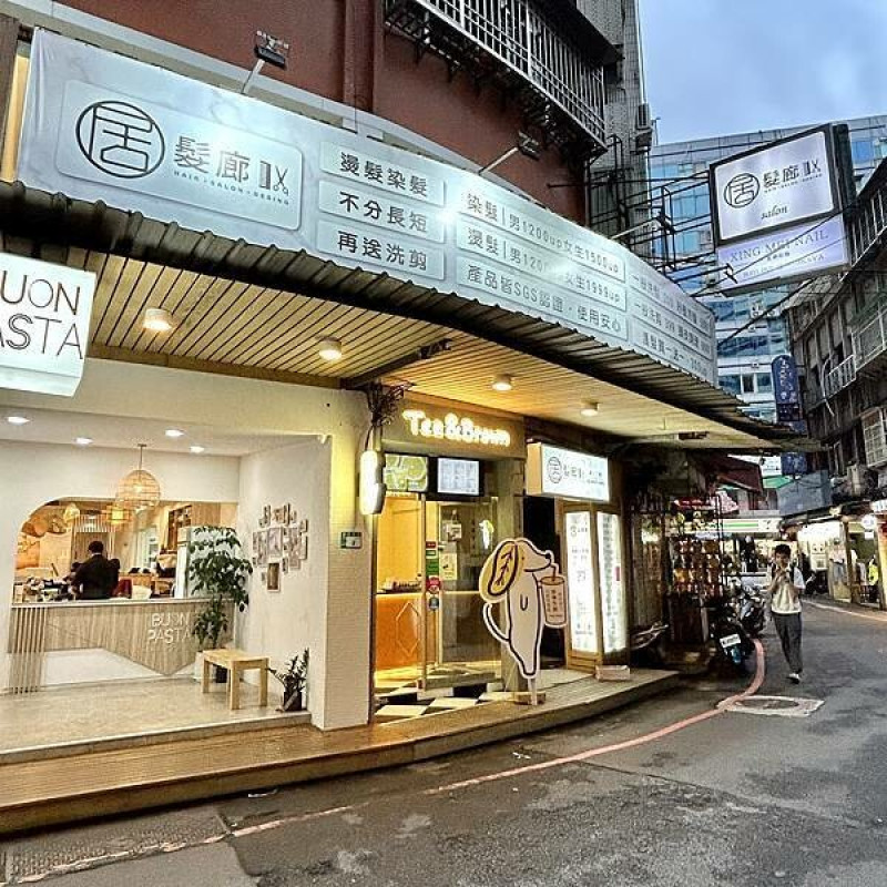 板橋府中洗髮剪髮推薦/御用髮廊/居髮廊-府中店/定期修剪長髮與瀏海，打造屬於我的美麗長髮造型