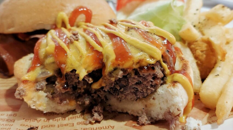 面面俱到的漢堡計畫就在「心心漢堡」美食排行榜的三大元素，嘻哈文化「靈魂漢堡」兼具色、香、味的美食樂