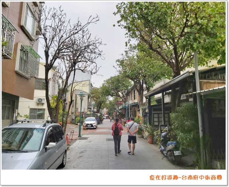 體驗百年點心製作，造訪2元平價黑輪，悠閒走逛巷弄街道，還有超多周邊景點，來府城吃美食逛老街，就是愜意自在！台南景點 |府中街商圈|
