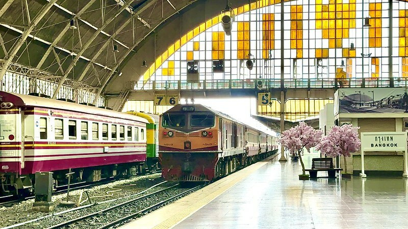 【亞洲，泰國】曼谷至大城的火車之旅：復古風情，宛如電影場景。（華藍蓬火車站/曼谷旅遊/曼谷景點）