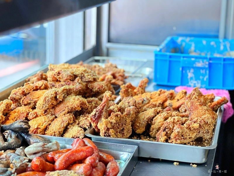 新鴨庄 新莊超人氣燒臘便當 但最強的是炸雞腿飯！