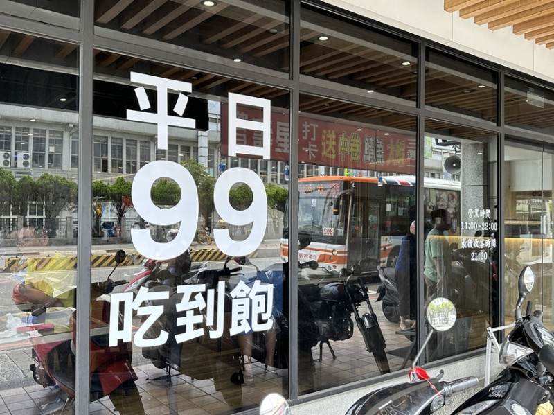 德堡牛排 新莊中正店 100%原肉排餐230元起 平日自助吧只要99元 還不收服務費！