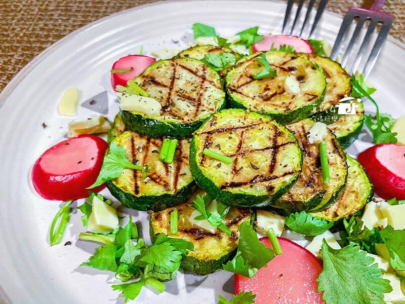 烹飪筆記│櫛瓜拌乳酪，地中海料理的基本配菜食材