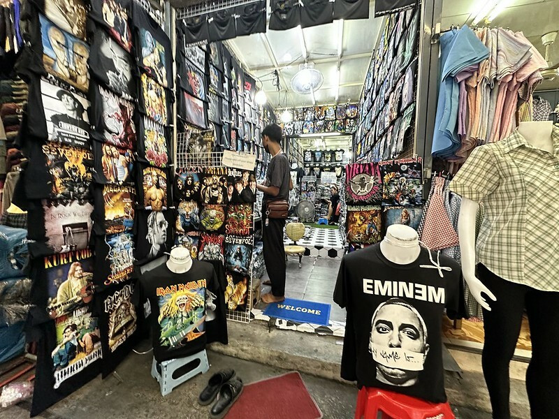 【亞洲，泰國，曼谷】體驗曼谷生活區的獨特魅力：探索寶馬成衣市場(Bo Be Market /ตลาดโบ๊เบ๊ สะพาน 4)。