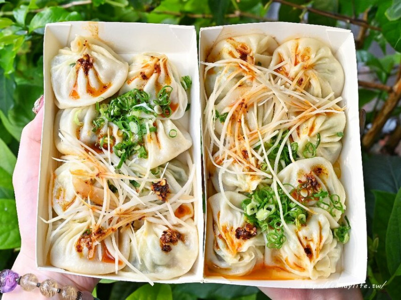 宮太鮮小籠湯包｜烏日人氣爆漿湯包進軍台中市區，蔥花薑絲免費加，營業時間從下午至晚上