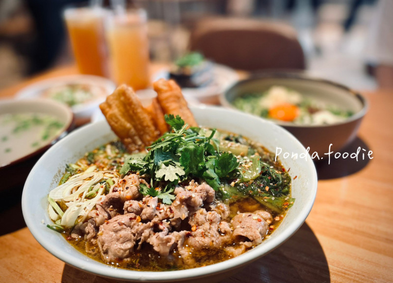 台中美食｜超人氣文青餐館！「發愣吃VARMT」獨家特色椒麻風味料理