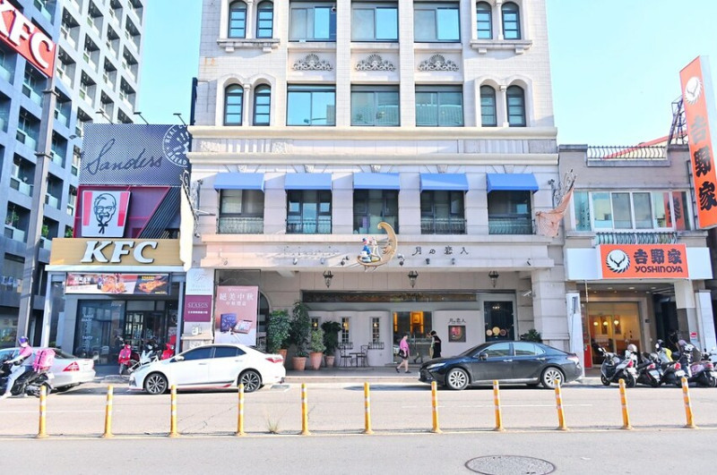 台中超豪華中秋限定雙層禮盒 9種中西甜點大滿足 堅持手工職人製作/月之戀人