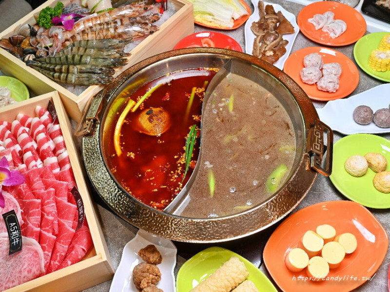 韋爐復刻食鍋｜台中厲害火鍋強勢回歸，地點超隱密竟然開在這！超大阿嬤古早味炒鍋當鍋子，建議不要一個人來，開幕期間再加贈肉量！