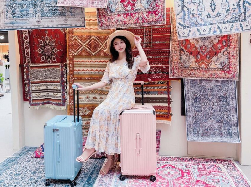 Doris朵莉絲行李箱 極o能裝系列 絲滑360度旋轉雙軸心剎車輪 抗撞耐摔 - 萱兒Ann玩樂生活