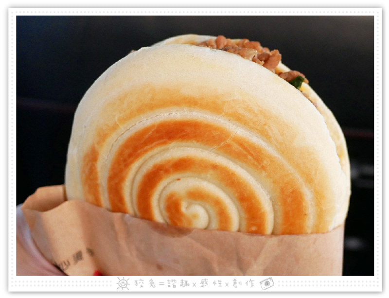 [台南食記] 林記變臉肉夾饃~西港美食推薦！用料實在！塔香、酸辣、醬燒三種口味都十足夠味！陝西特色小吃！(西港店)