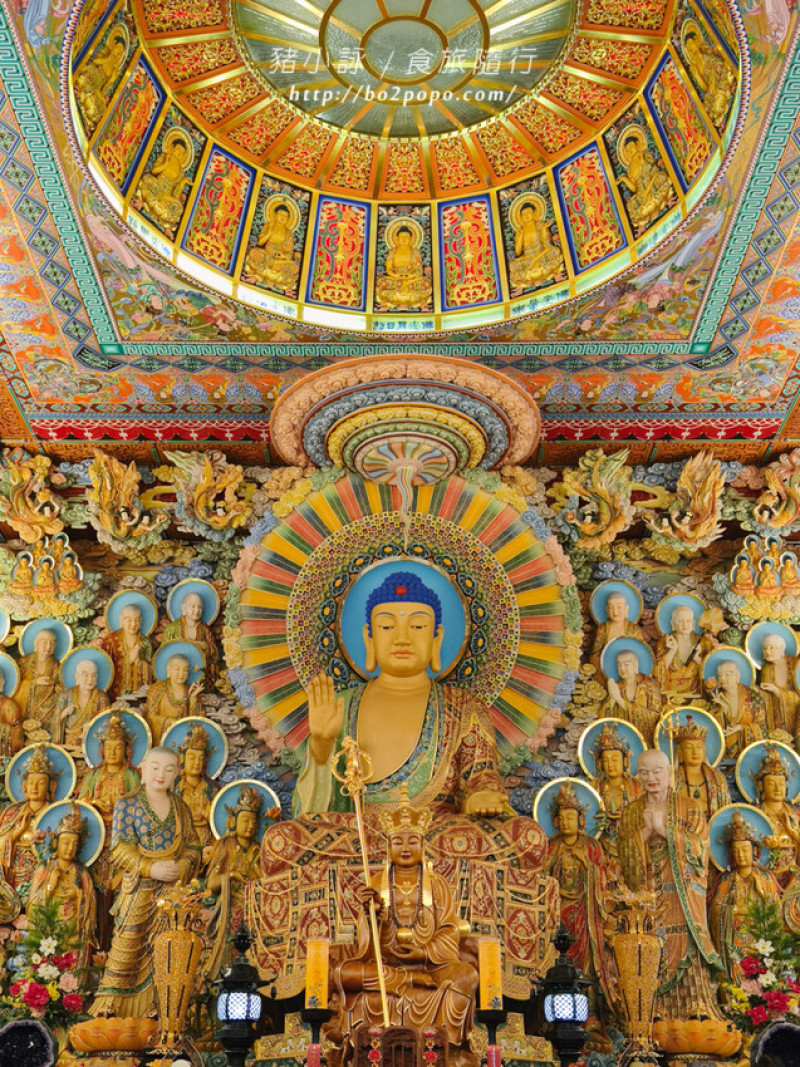 高雄。六龜》諦願寺-樟木臥佛像及精緻建築彩繪很吸睛