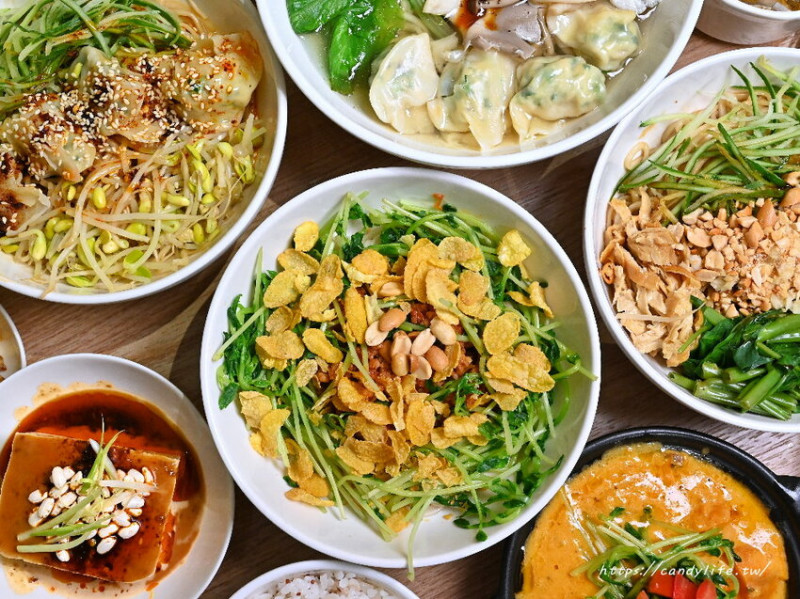 阿潘家幸福蔬食｜台中人氣蔬食料理，用餐時間大爆滿，餐點多樣化，份量超實在，內用享小菜、黑糖紅藜燕麥小米粥吃到飽