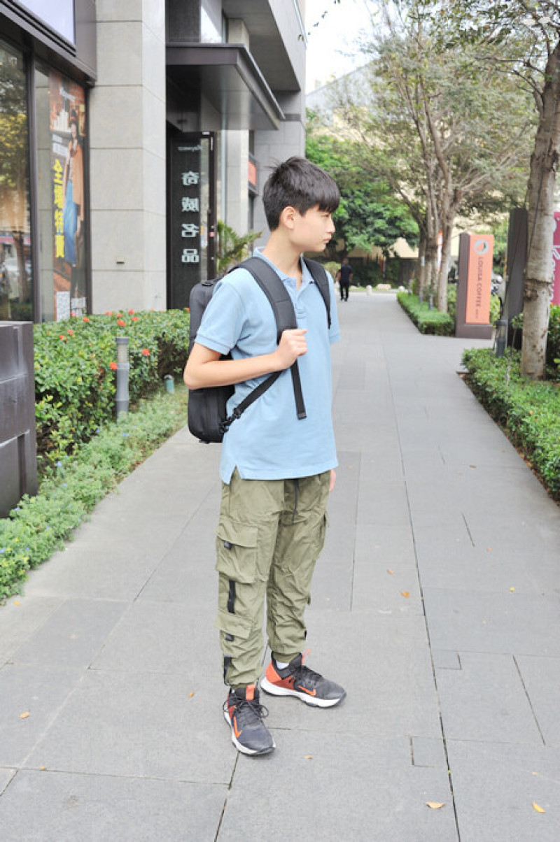 Targus Cypress EcoSmart 15.6吋三用環保電腦後背包，三種變化的背法，靈活運用又好背，GRS認證再生材料超環保，愛地球！