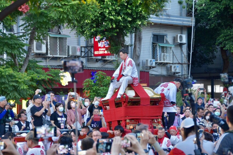 【2023台北溫泉季】日本松山市道後撞神轎四年一次盛大登場 北投納福祭 吉祥物踩街大遊行 台北的溫泉小鎮 愛就跟我一起快樂GO !