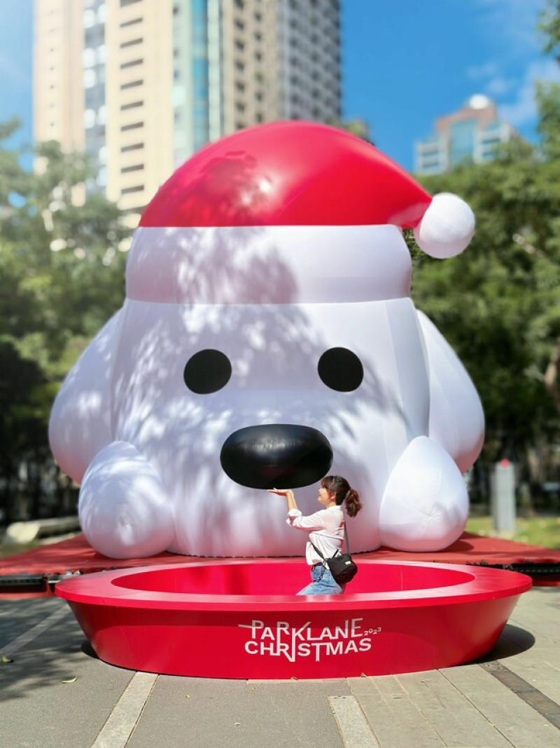 台中市西區2023勤美聖誕村開跑｜草悟道驚見巨大BIG DOG｜絕美紅帽子燈海步道｜室內降臨6米高聖誕帽泡泡｜聖誕展期只到2024/1/2 - 萍姐愛分享