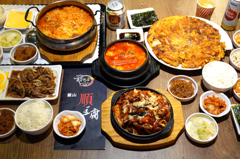 有免費茶飲的好吃西門町韓式料理個人套餐、西門韓式個人鍋物-釜山順豆腐，一個人就能開吃的平價韓式料理套餐