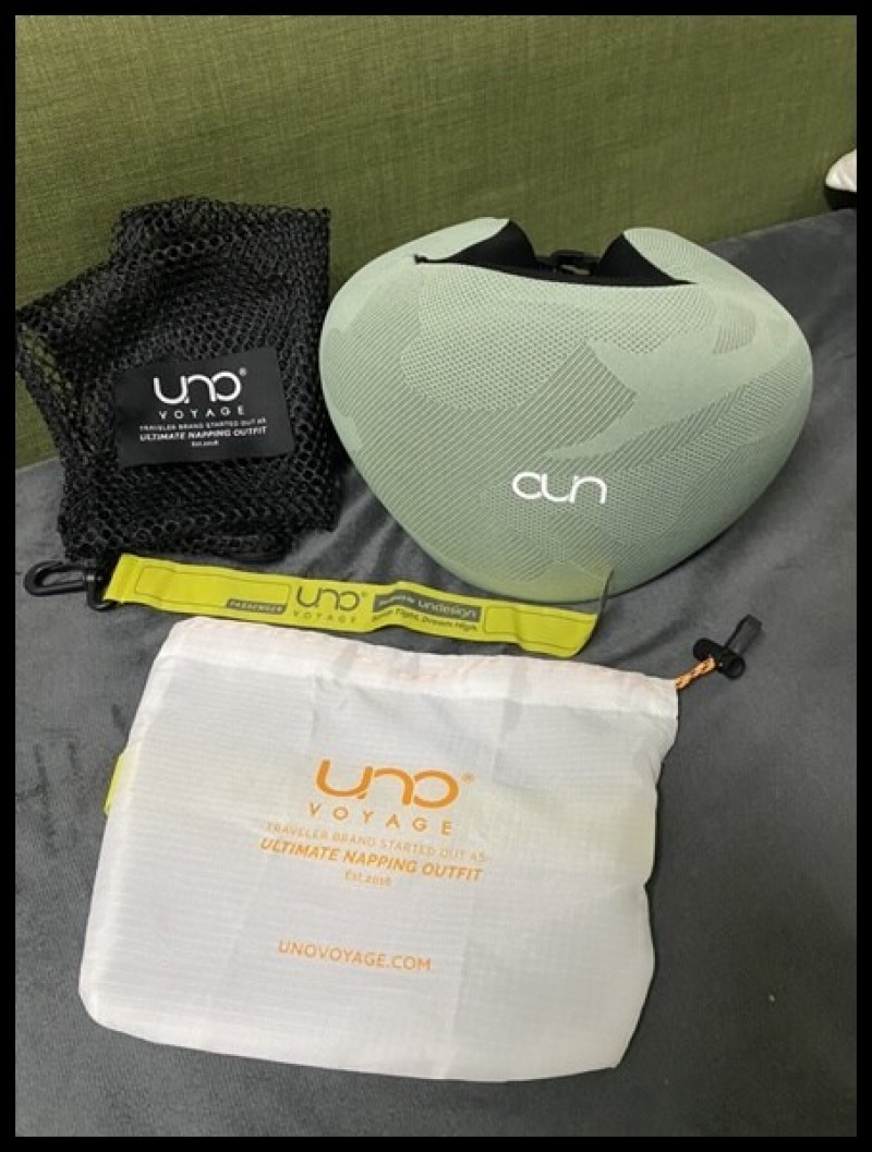 【UNO®】 【Knit 織麻頸枕 威尼斯 綠 】採用竹炭記憶棉  任意捏壓都可完美貼合頭肩頸、腰背  舒爽透氣還除臭抑菌,長途搭車搭飛機旅行、居家辦公室必備時尚質感好物