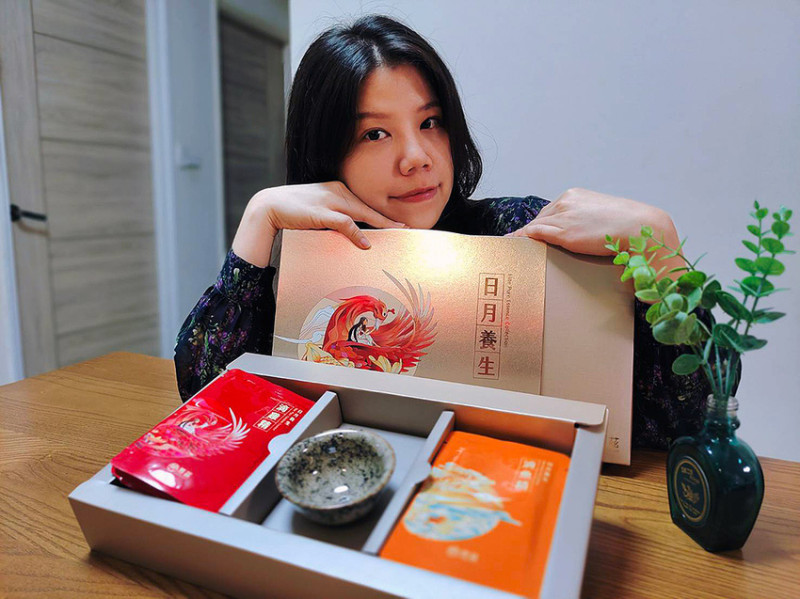 台北市大安區芳茲生技 日月養生雞魚新年禮盒開箱分享!日月養生滴雞精、滴魚精,好喝香醇,年節送禮推薦、給家人補給營養補給的最佳選擇!