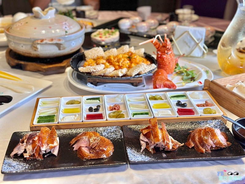 印月餐廳｜有全台最美的藝術烤鴨，提供包廂及專屬停車場，是台中商務聚餐、春酒尾牙、抓週宴、文定婚禮及家庭公司聚餐的美食餐廳好選擇