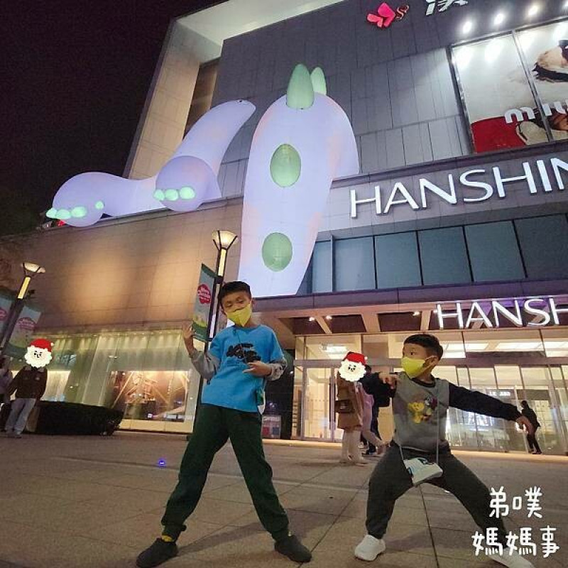 高雄市左營區【高雄‧左營】超可愛大怪獸來過節!白天晚上都好拍! 在漢神巨蛋購物廣場