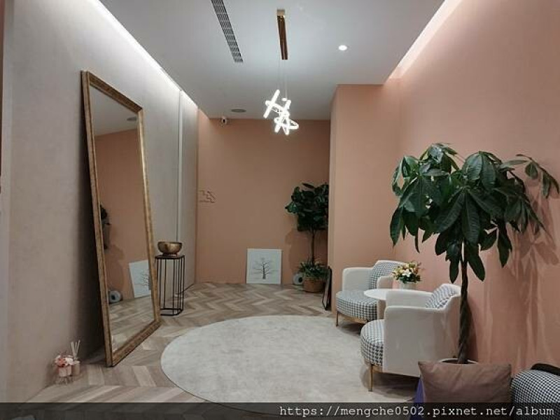 Nuphiz美學-台中美容SPA推薦，台中西屯區結合中式筋絡和歐式芳療的精油按摩師